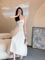 復古褶皺拼接感吊帶連衣裙2025新款女裝小眾設計別致驚艷仙女裙子