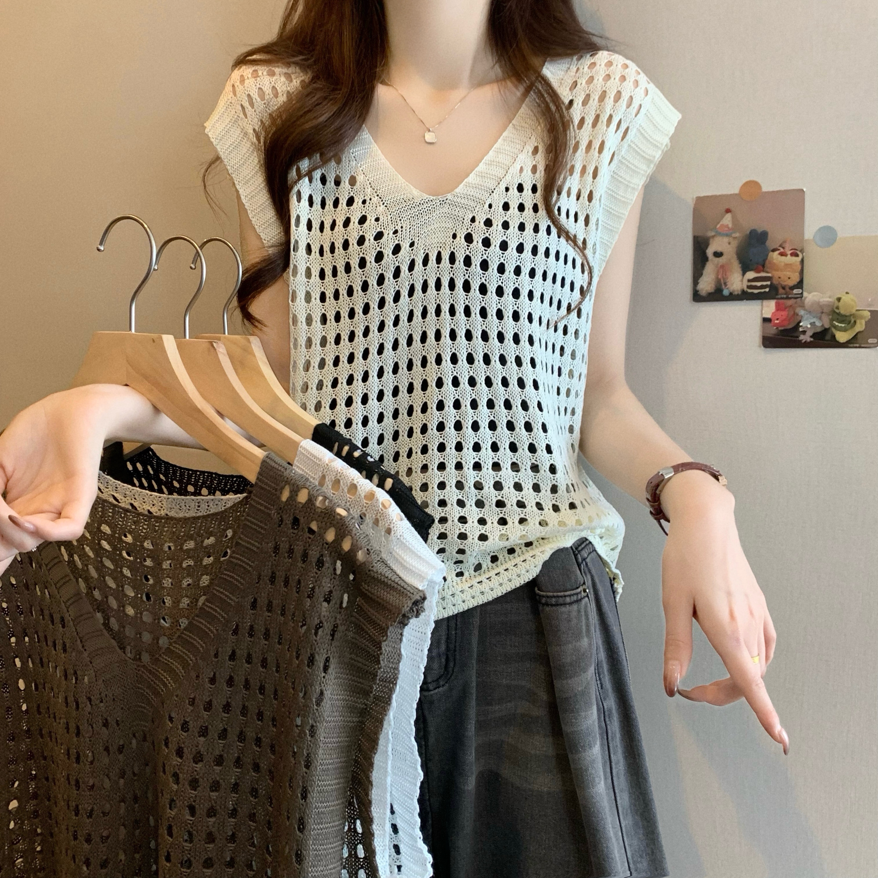 Real shot of the new Korean style design sense hollow sleeveless shirt knitted sweater