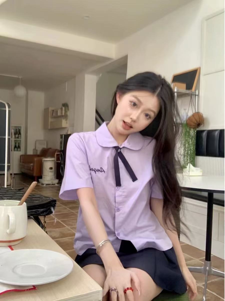 Korean new short-sleeved shirt for women with niche and unique short slim and high-end age-reducing college style top