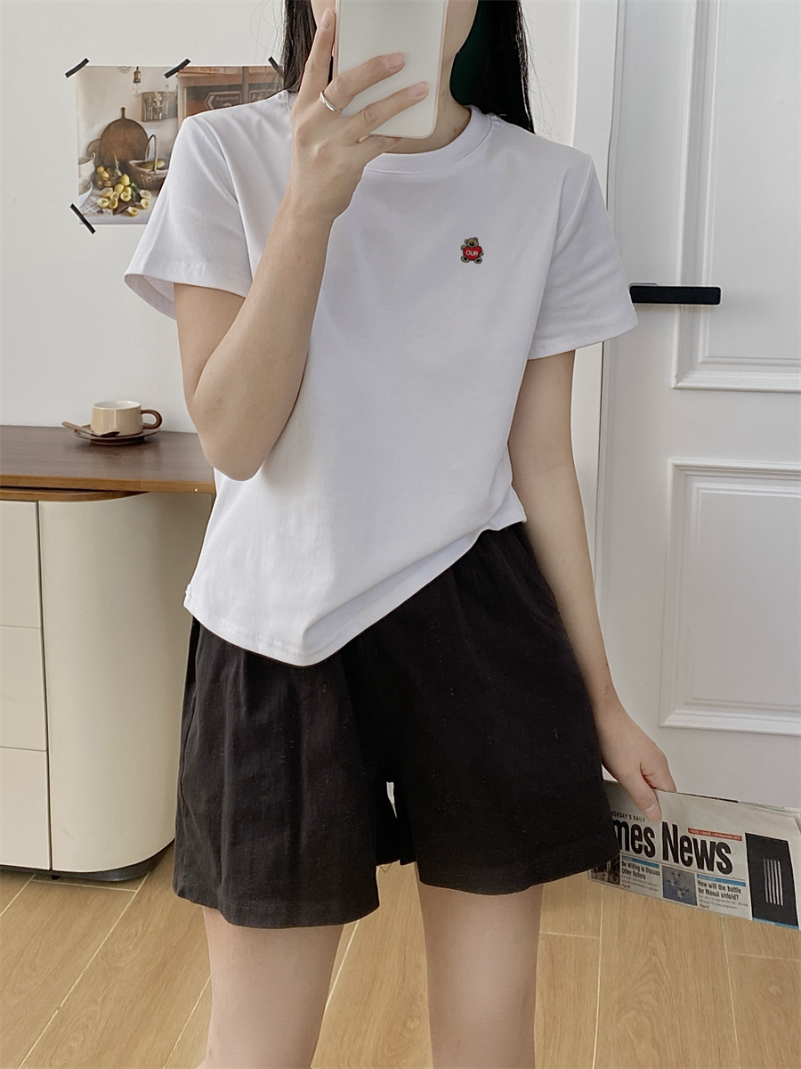 Real shot of new summer women's clothing, bear embroidered solid color round neck T-shirt, versatile slim cotton short-sleeved top