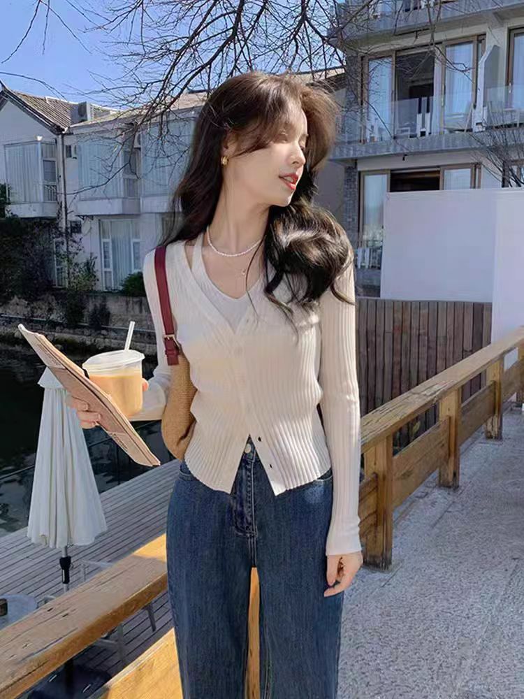 白色掛脖假兩件V領針織開衫女春季設計感小眾獨特别致短款上衣