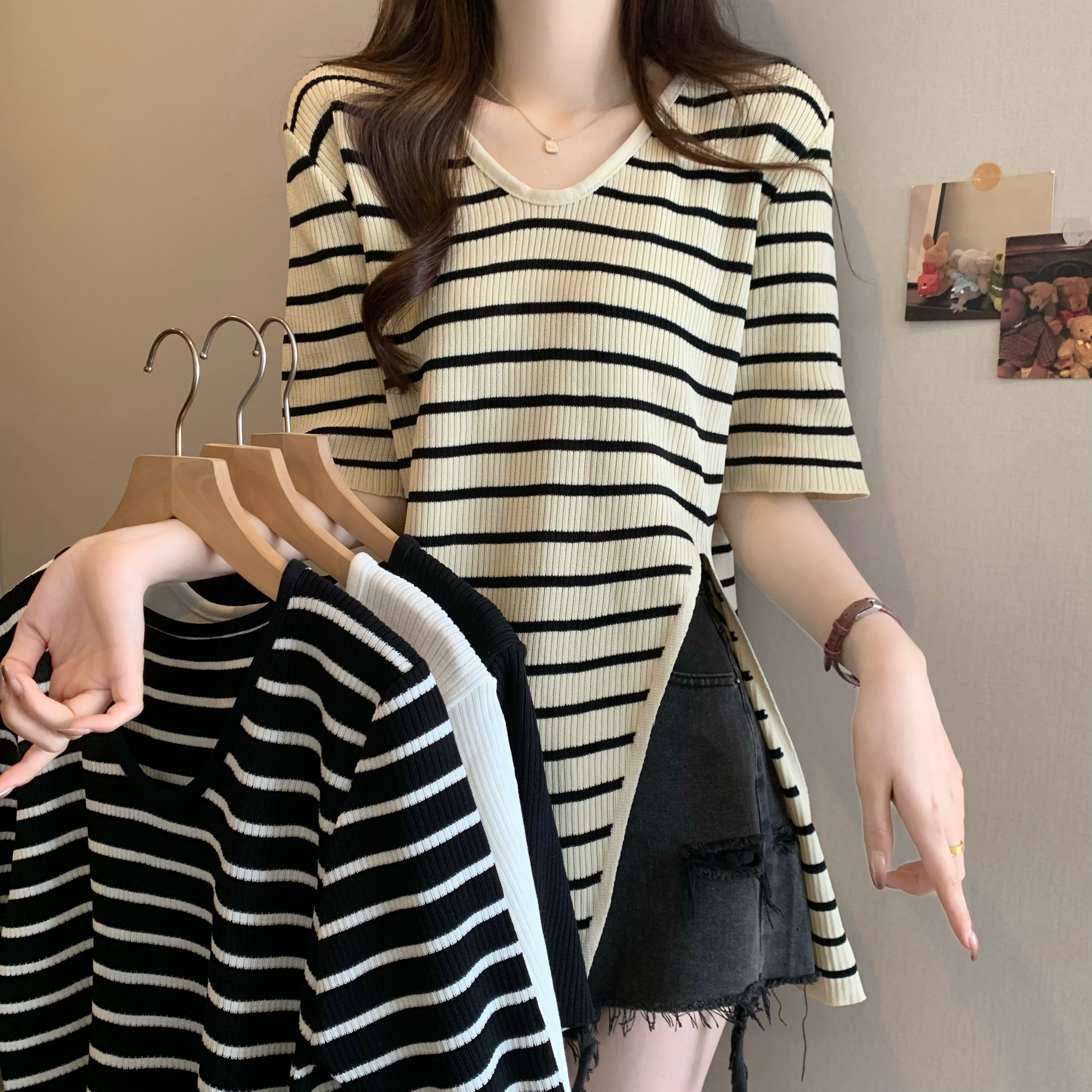 Real shot, new Korean style design, ice silk v-neck short-sleeved knitted sweater