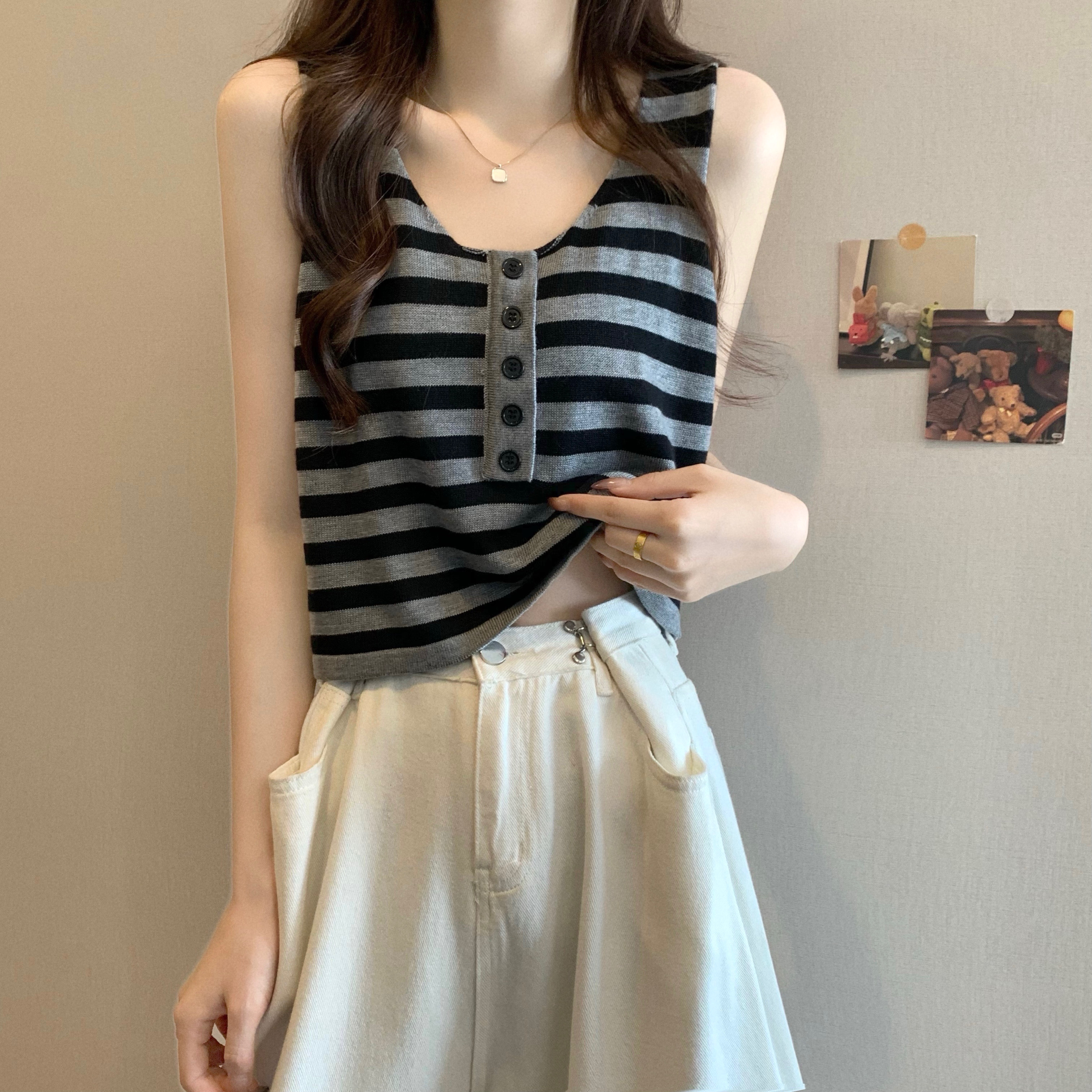 Real shot, new version of retro design, V-neck hollowed-out striped vest