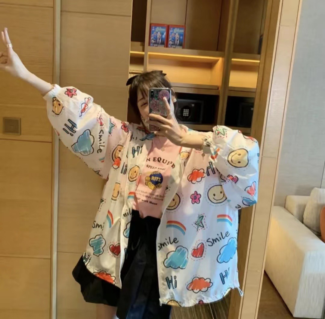 South Korea Dongdaemun 2025 summer new style graffiti printed sun protection hooded long sleeve cardigan closure cuff short jacket for women