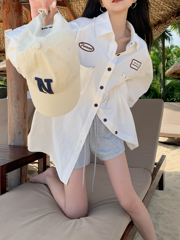 Real shot of women's white loose Korean style versatile design shirt