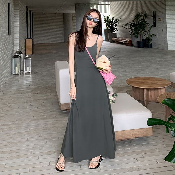Black suspender dress for women in summer 2025 new style, waist-hugging and slimming inner long skirt