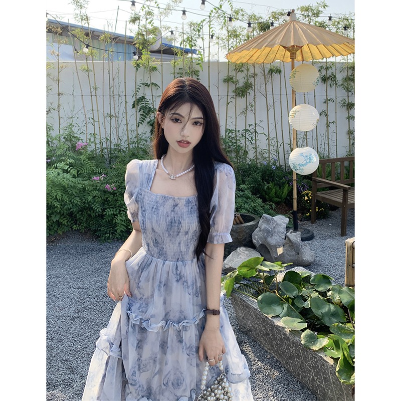 Retro square collar floral dress for women in summer 2025 new super fairy-sen series waist-closed long skirt to make them look slim in wood ears