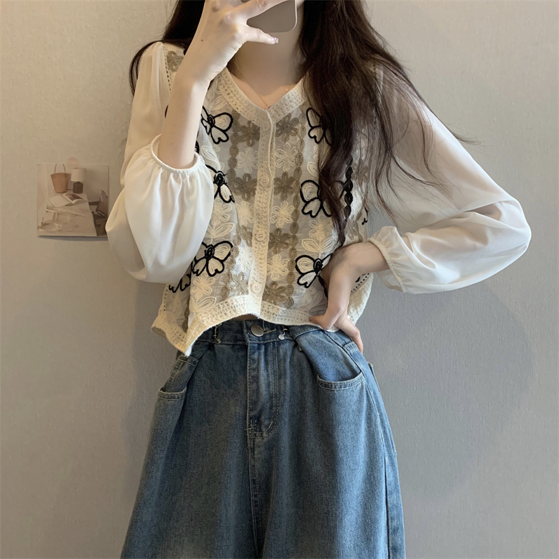 Real shot of the new Korean style embroidery outline design lace splicing cardigan