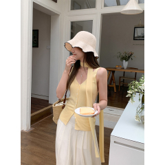 Real-life design sense yellow V-neck vest women's summer niche slim single-breasted knitted sweet and spicy top
