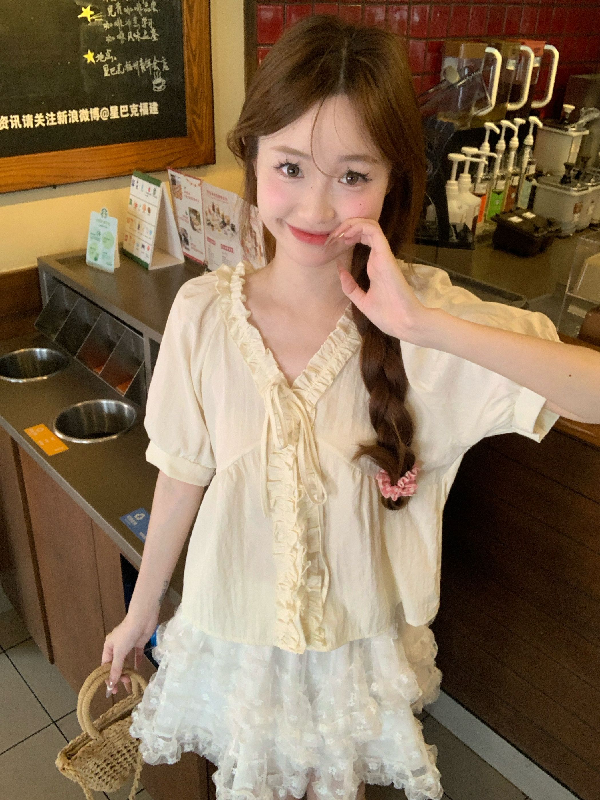 Real shot 2025 summer new French retro gentle sweet V-neck lace-up single-breasted short-sleeved shirt for women