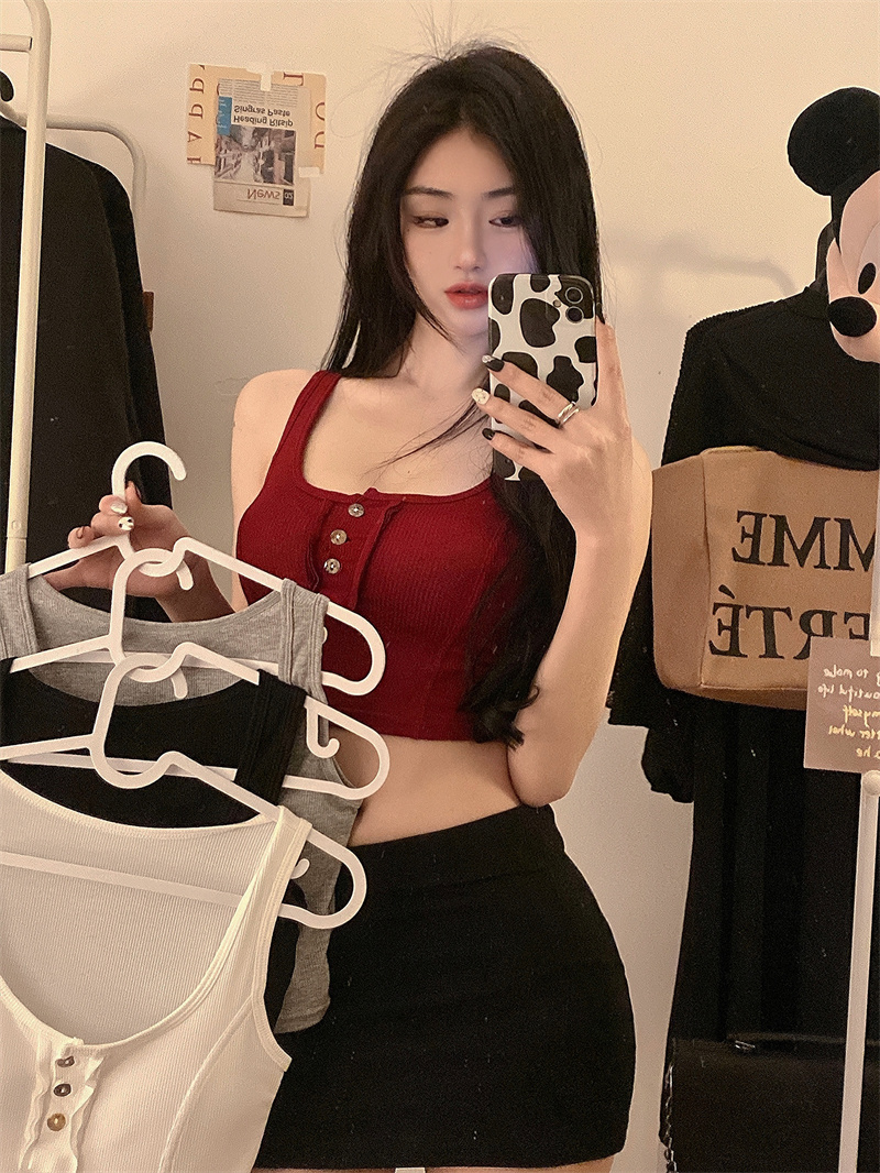Real shot!  American hot girl wearing suspender vest for women with retro short sleeveless top