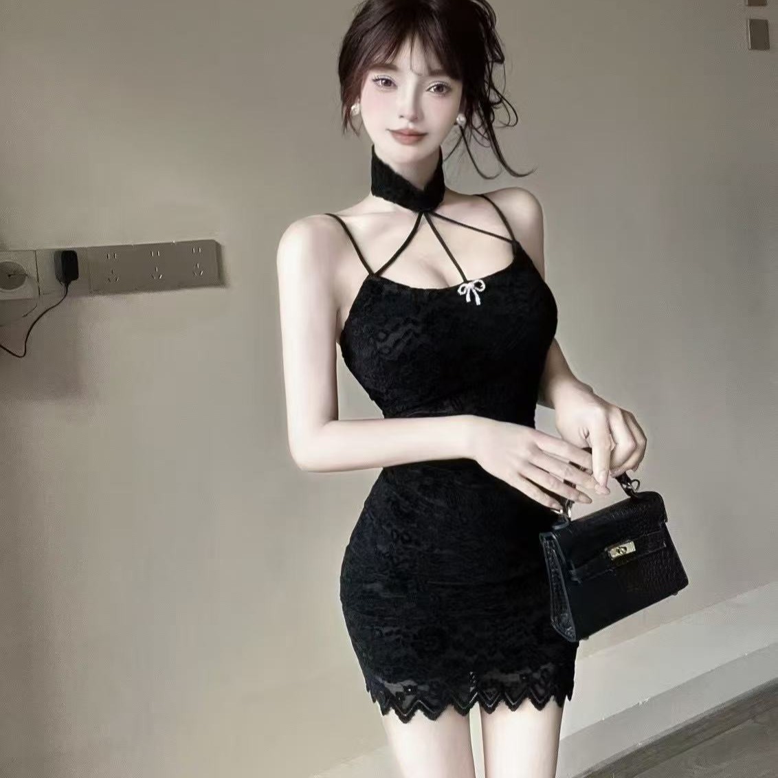 Real-life French pure sexy halter neck off-shoulder short lace hook-and-flower short skirt suspender dress