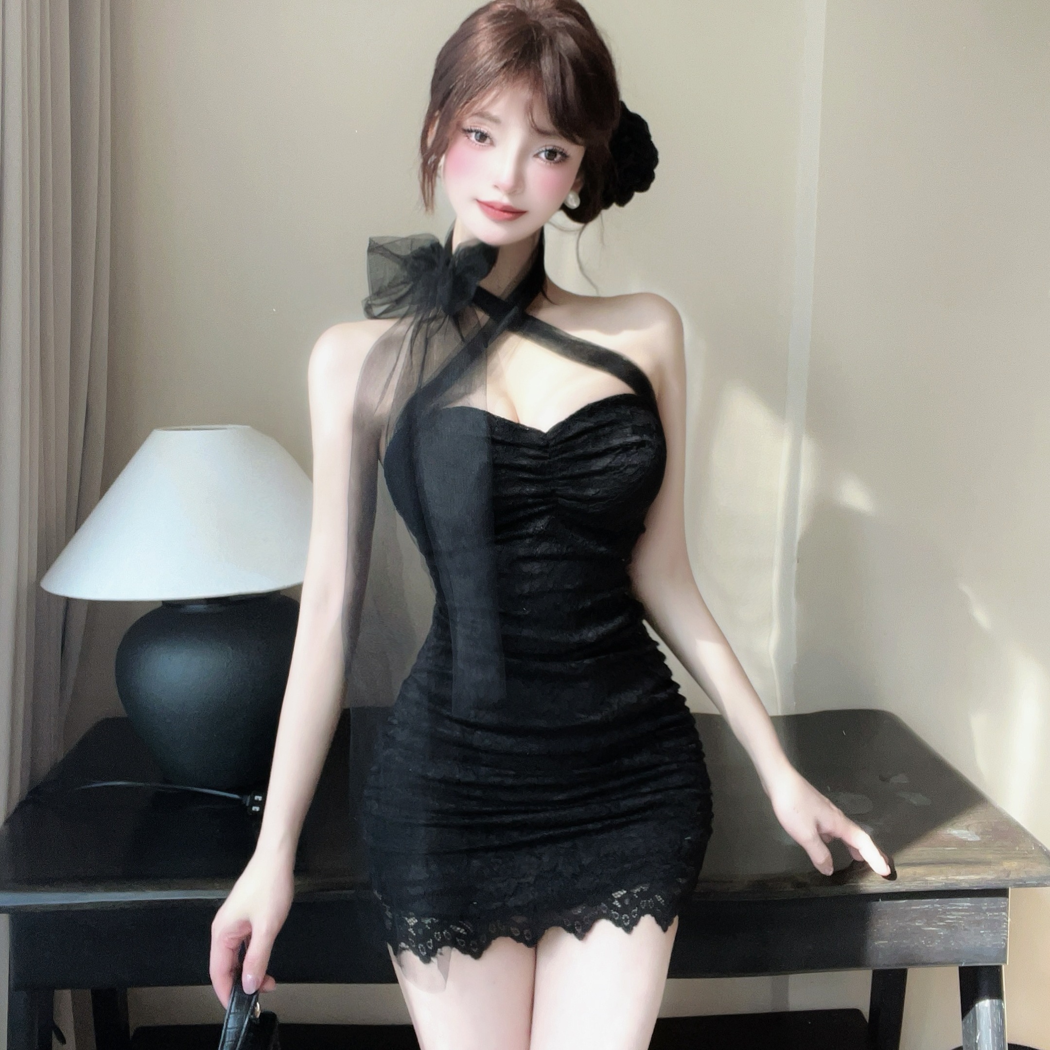 Real shot of pure sexy strapless inner strap slim and fashionable lace design with small buttocks