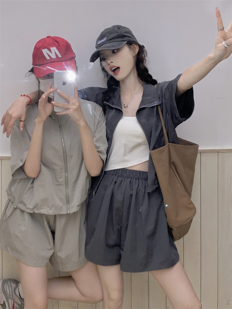 Real shot 2025 new loose casual sports style short-sleeved jacket for women + high-waisted slimming shorts two-piece set
