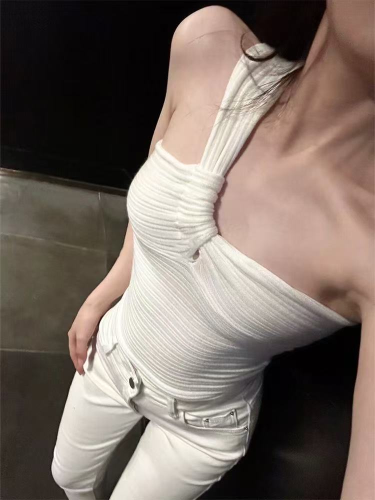 非實拍 辣妹扭結斜肩性感黑色吊帶背心女設計感修身露肩上衣
