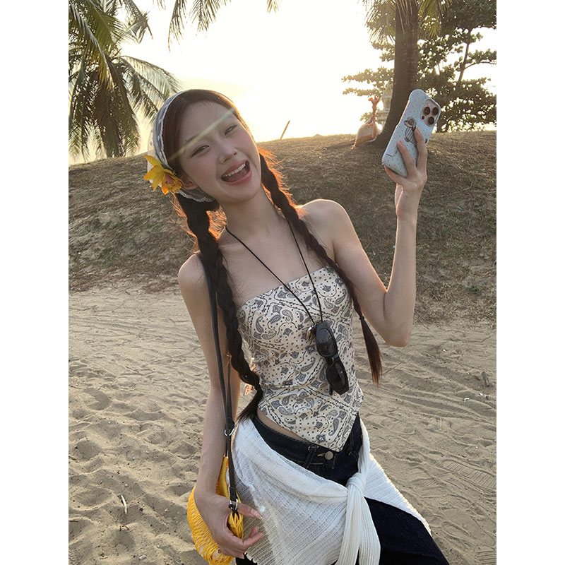 Summer sleeveless vest for women with base French design and short slim hot girl tube top