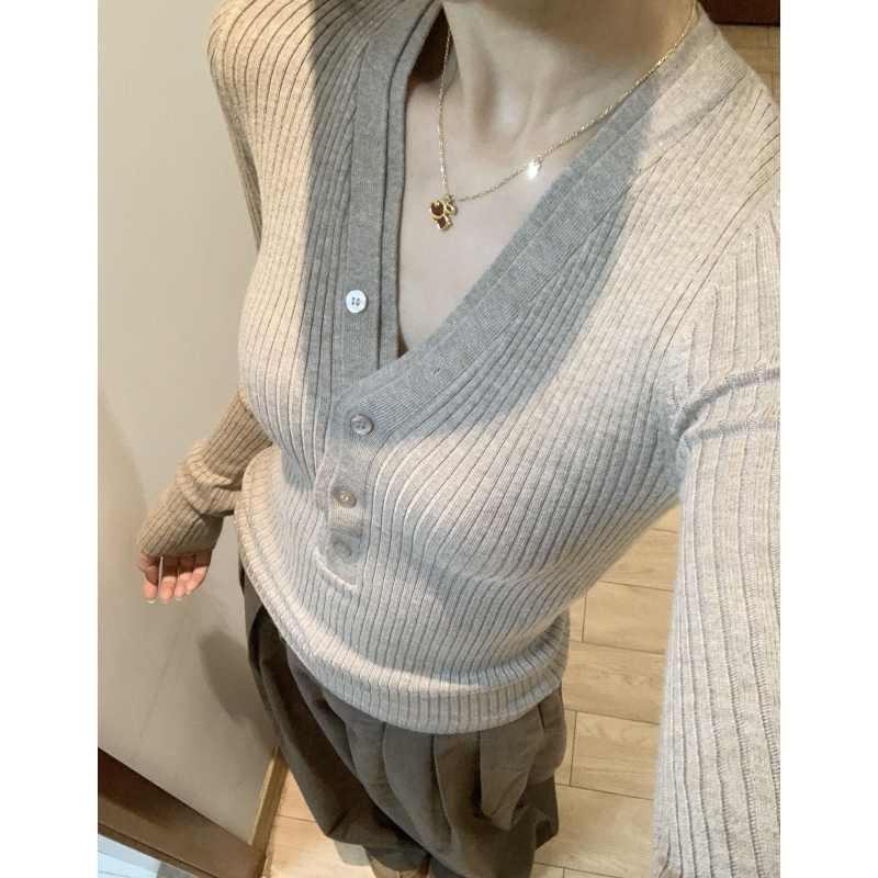 Chic unique slim base shirt for women in early spring new V-neck sweater high-quality sweater top