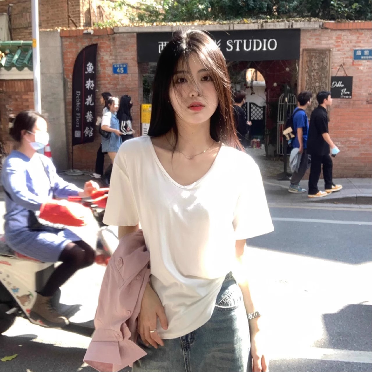 U-neck T-shirt for women short-sleeved white shoulder summer 2025 large neckline loose slim inner solid color top shirt