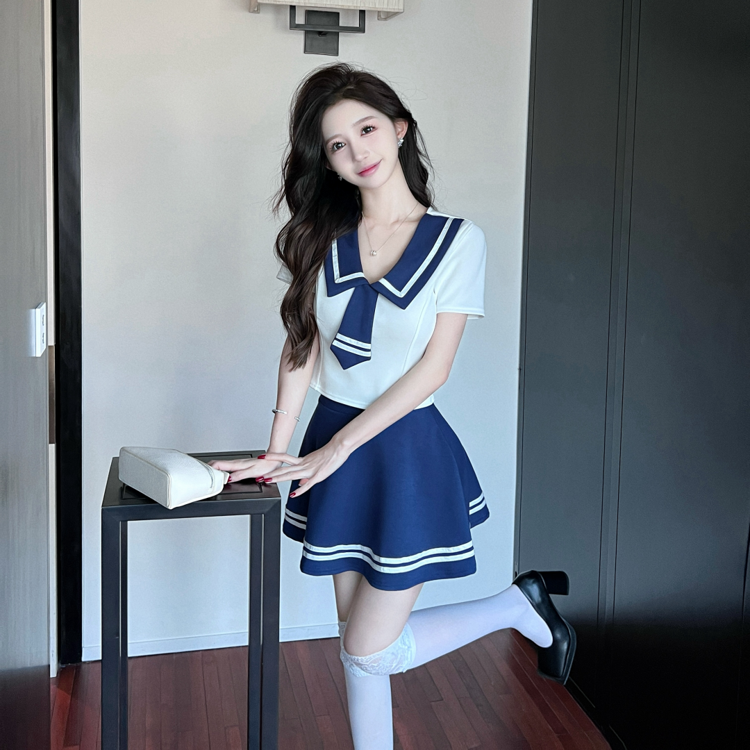 Real shot of new college style top half skirt age-reducing uniform two-piece set