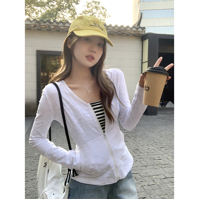 Real photo of Korean white hooded jacket for women with slim zipper hot girl style V-neck sunscreen cardigan short top
