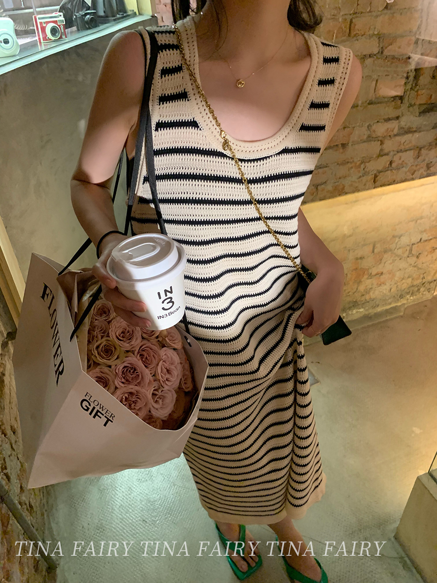 Pregnant women's hollow stripes loose and lazy style slim and long sleeveless knitted vest skirt