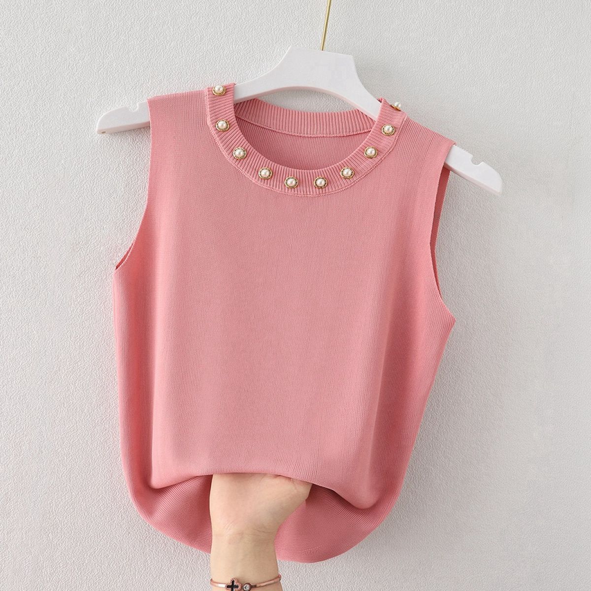 Sling vest for women with round neck beads in the inner layer of white fashionable high-end sweater sleeveless T-shirt for women with outer top