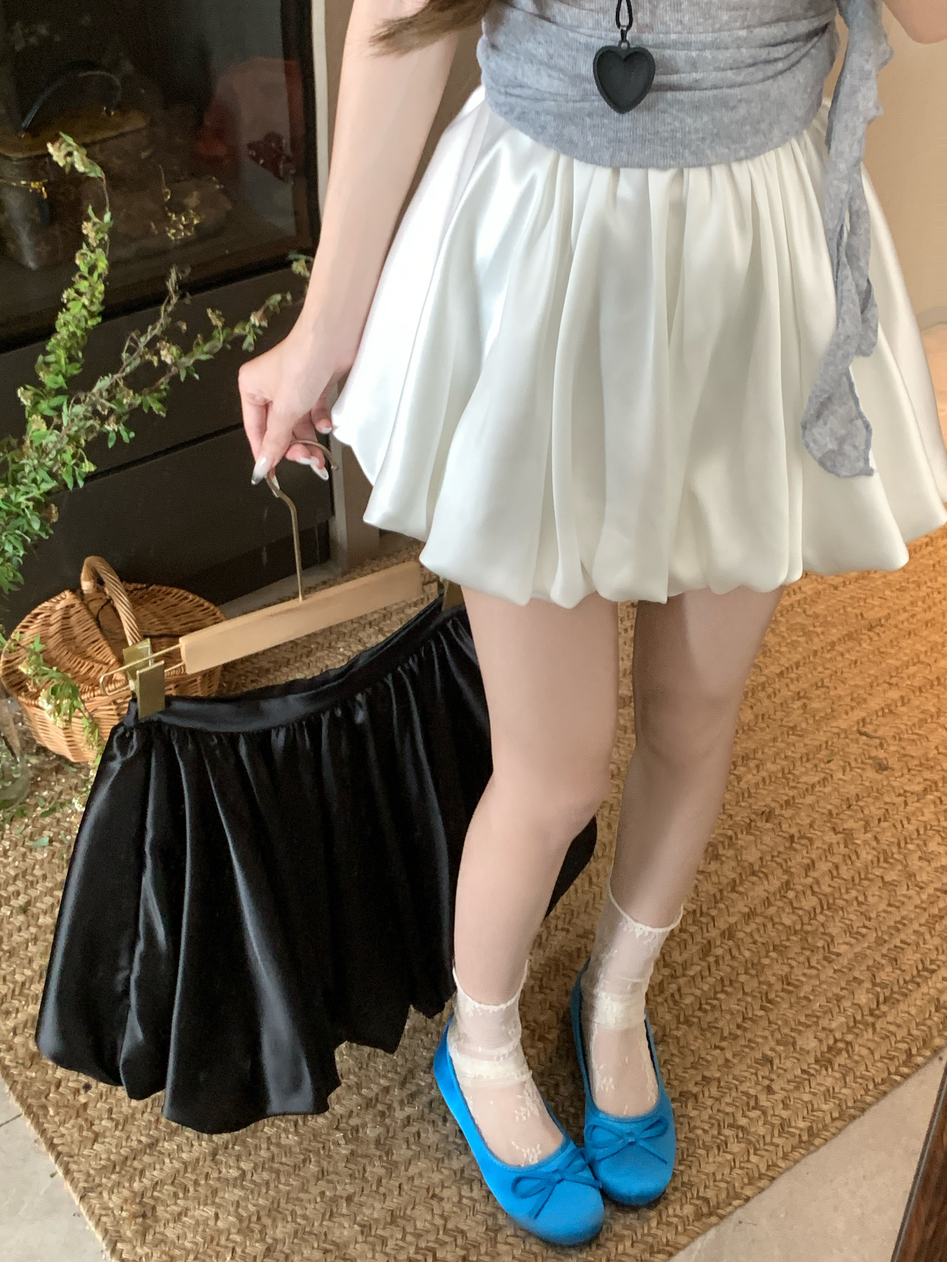 Real photo of solid color black and white flower bud pleated skirt summer high waist bow slim A-line short skirt fluffy skirt