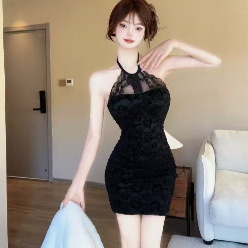 Real shot of sexy lace hollow hip-covered bottom halter neck suspender dress
