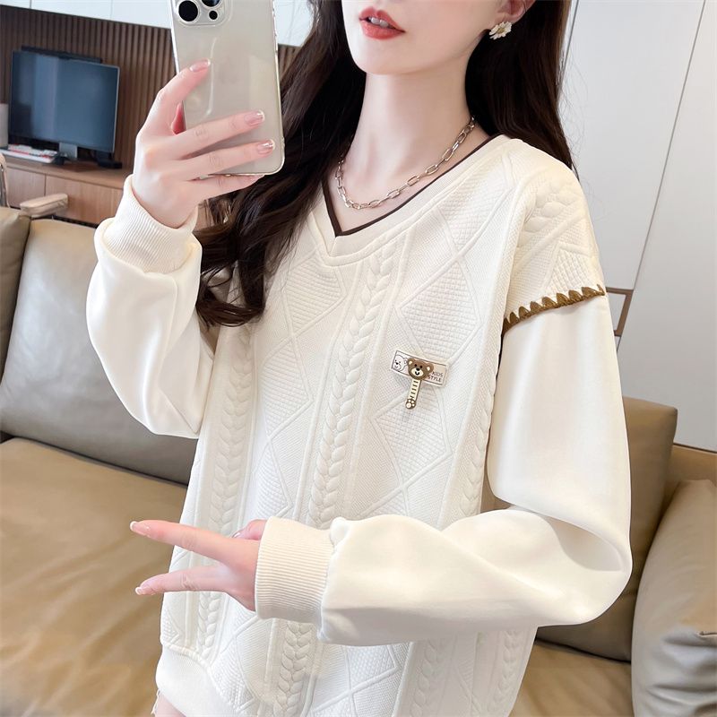 Real shot of V-neck jacquard sweatshirt for women's new spring and autumn fashionable age-reducing loose design top trendy
