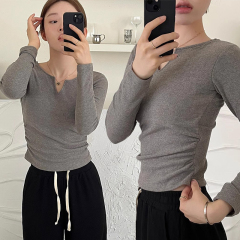 A large number of original original shirt with chest pads and bottoming out waist to make you look slim and long-sleeved T-shirts with tops