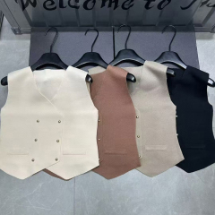 Short layered V-neck sleeveless vest for women in spring and summer slim waistband tights tights Korean horse clip vest trendy