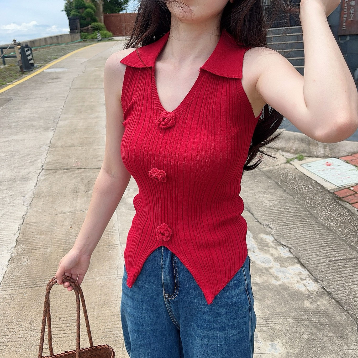 Summer polo retro flower buckle knitted vest women's niche sleeveless top wearing suspender big red strap