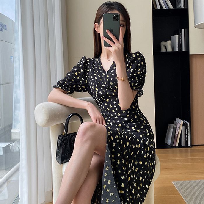 胖MM黑色碎花連衣裙女夏季新款溫柔風收腰開叉法式茶歇長裙潮