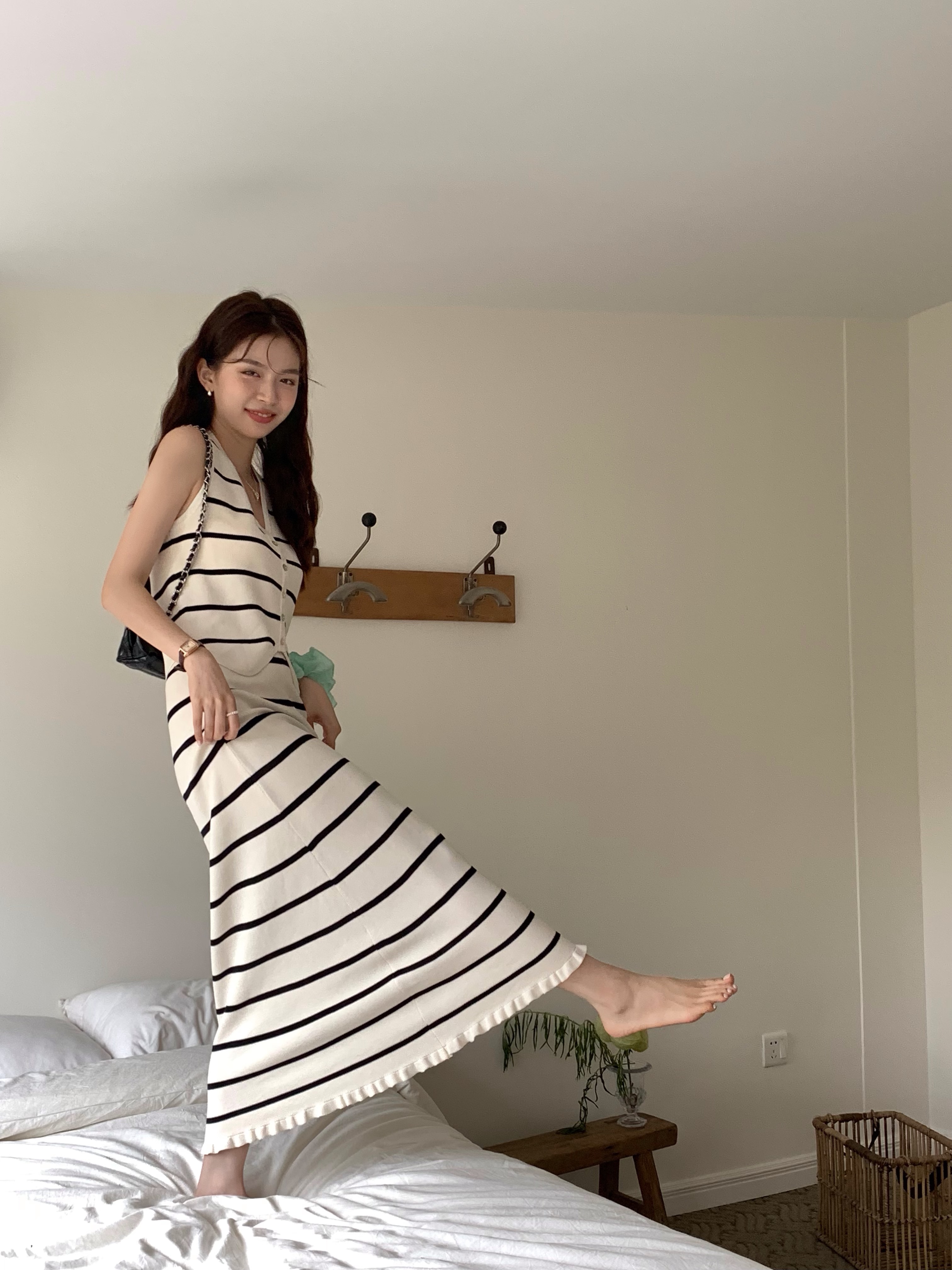 Real shot Korean original list refreshing sleeveless striped top one-step half-length skirt suit