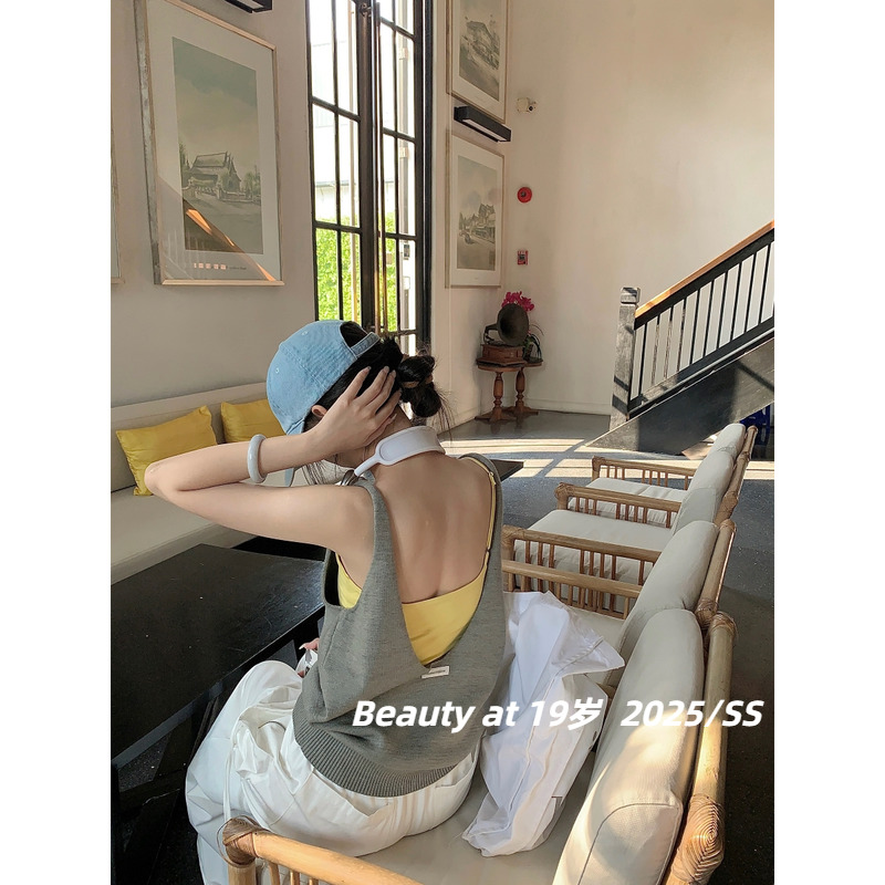 Hot girl sleeveless suspender vest for women in summer 2025 new Korean style design niche loose slim and backless top