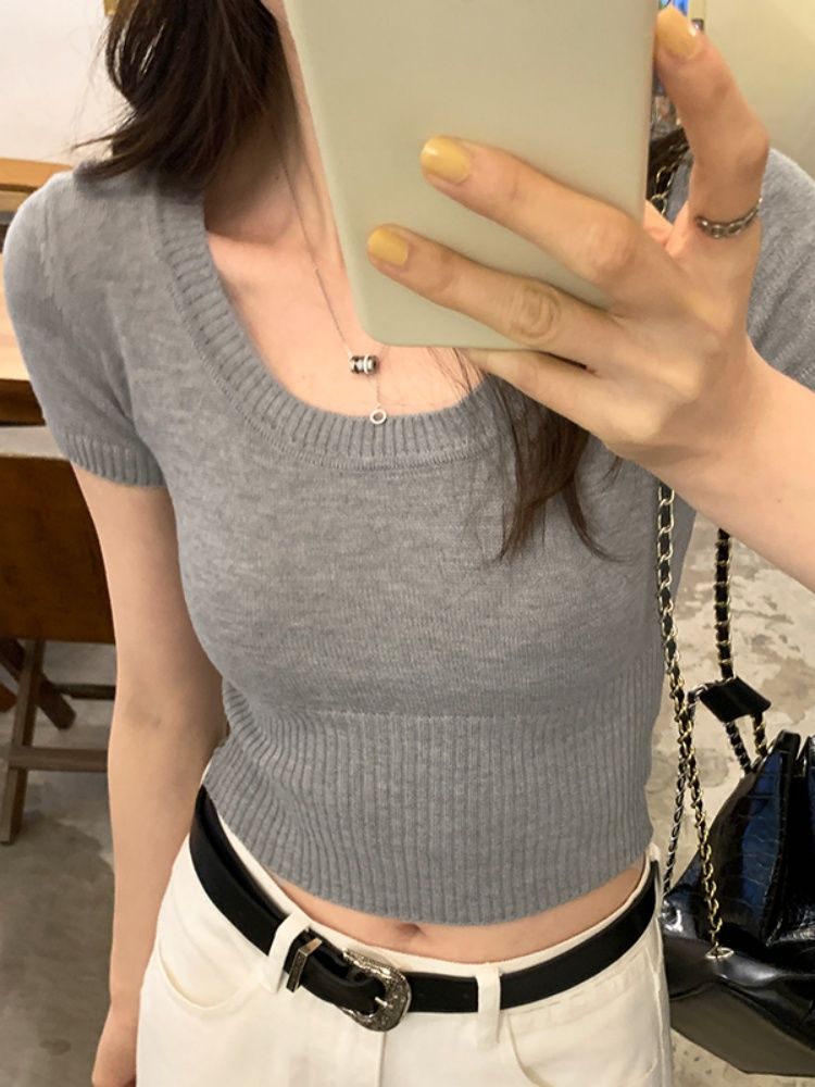 灰色針織短袖T恤女2025春夏法式U領漏鎖骨甜辣緊身設計感短款上衣
