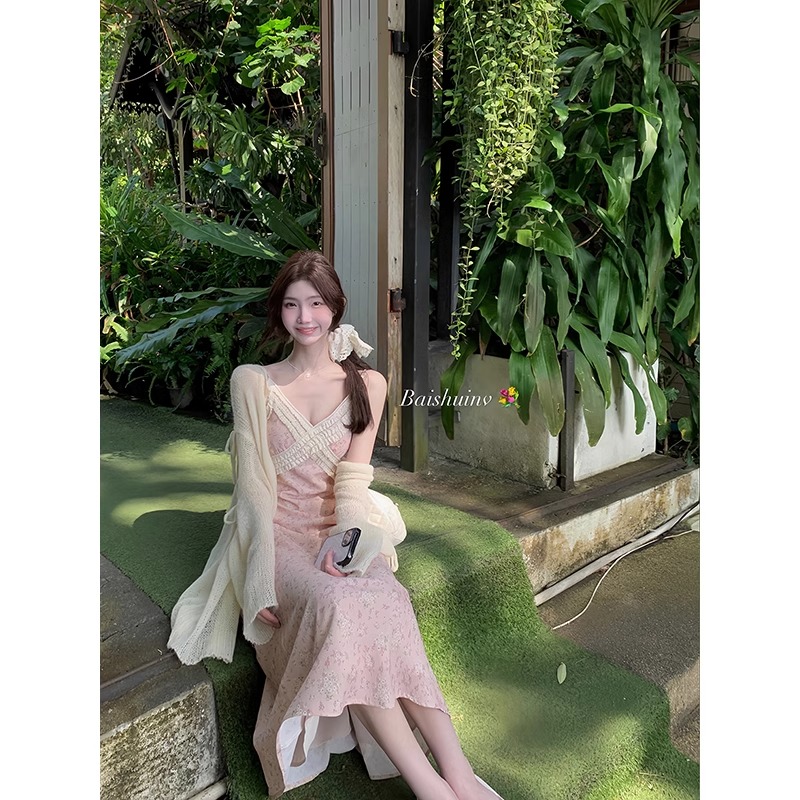White water girl, romantic heroine, V-neck floral suspender dress, women's early spring slim splicing lace draped skirt