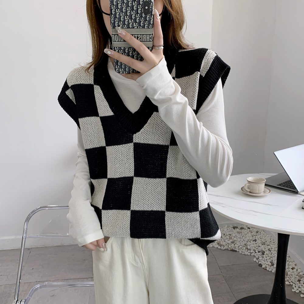 Korean-style chic loose-fitting V-neck knit vest, autumn and winter medium-length checkered sweater, trendy