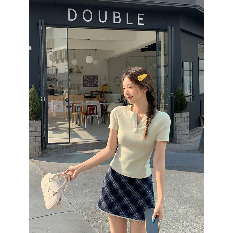 Real shot of Korean high-end summer style slim and versatile solid color T-shirt for women slim V-neck front shoulder short top