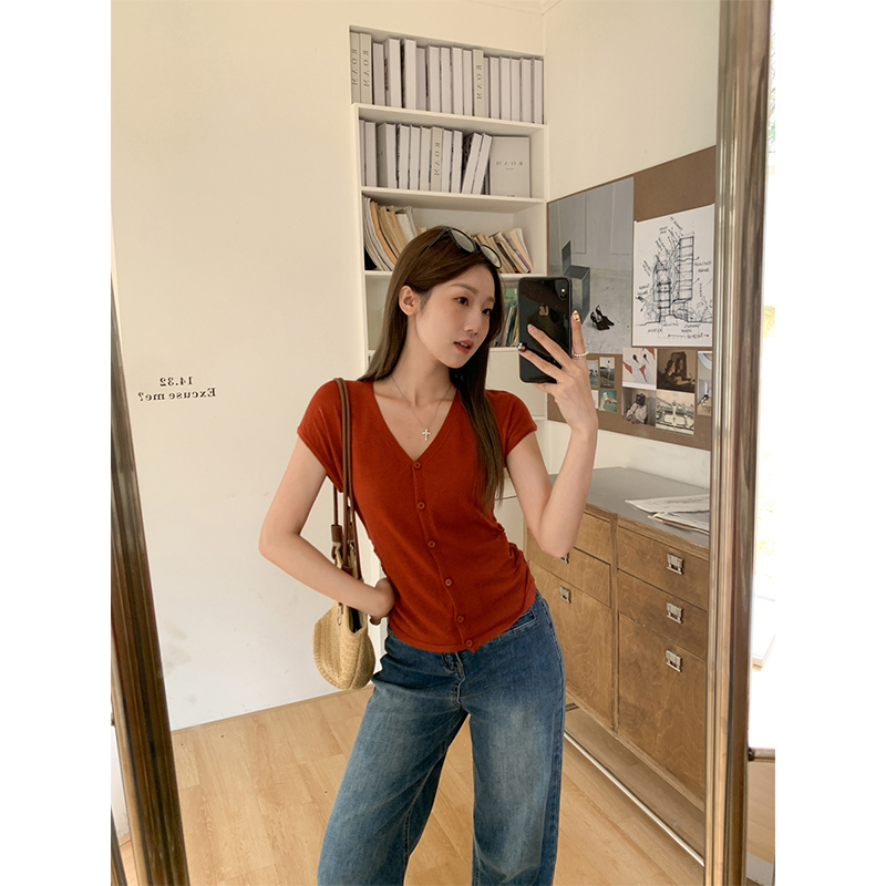 Real shot of fashionable v-neck small flying sleeves knitted new T-shirt for women with slim fit and slim short short-sleeved top