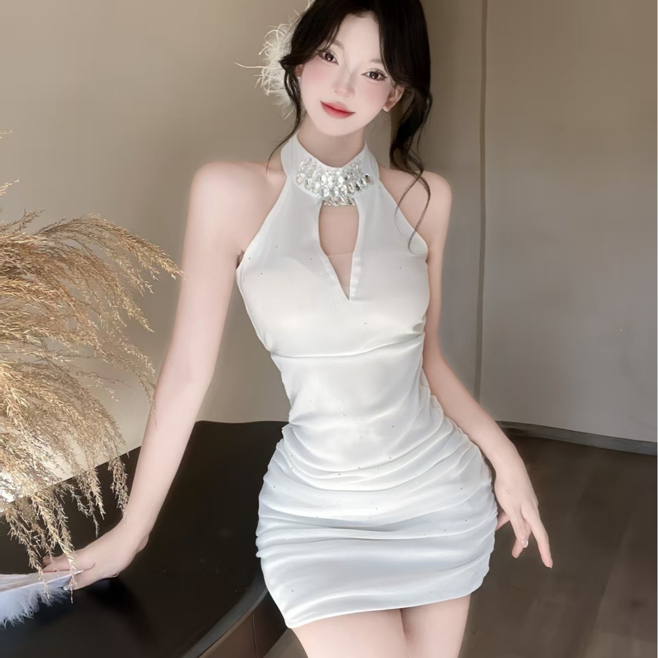 Real photos of ancient and old-fashioned sexy black designer internet celebrity niche dress