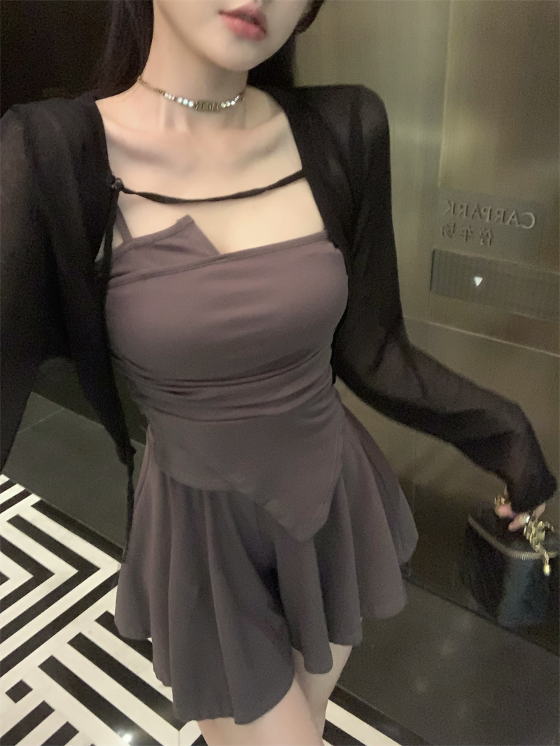 Real shot of Korean style, versatile and thin sunscreen top + suspender skirt suit for women