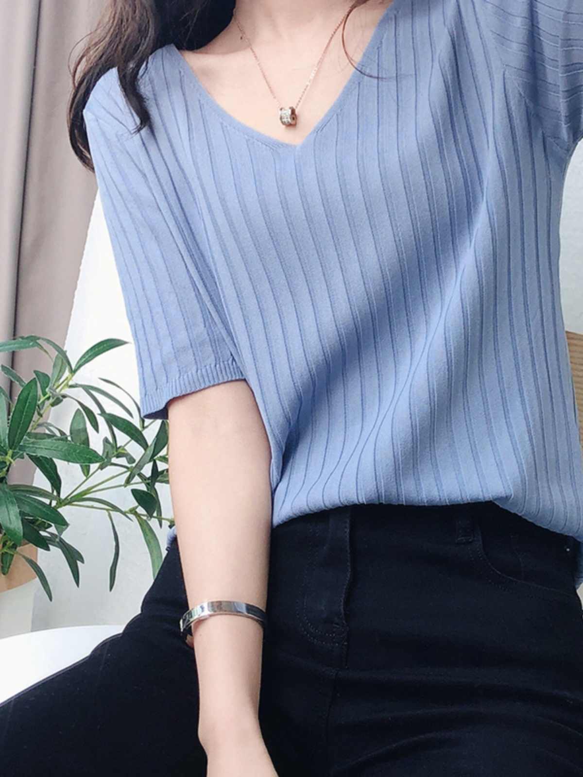 2025 summer new knitted ice silk cool V-neck short-sleeved T-shirt for women's thin white versatile loose draped top