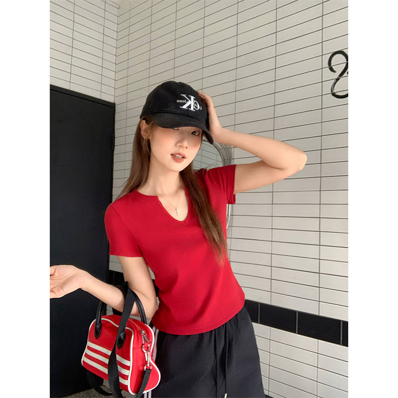 Real-life knitted v-neck slim shoulder T-shirt for women in summer design niche short sleeve hot girl short top