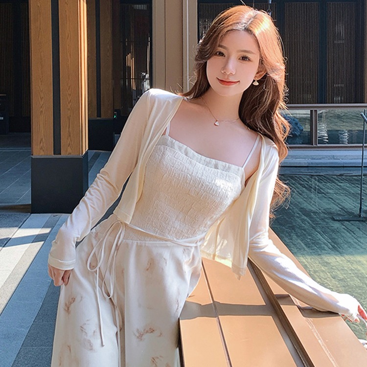2025 summer new knitted ice silk cool V-neck short-sleeved T-shirt for women's thin white versatile loose draped top