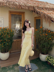 Real photo of yellow floral suspender skirt 2025 new design feels waist-hugging and slim small French dress