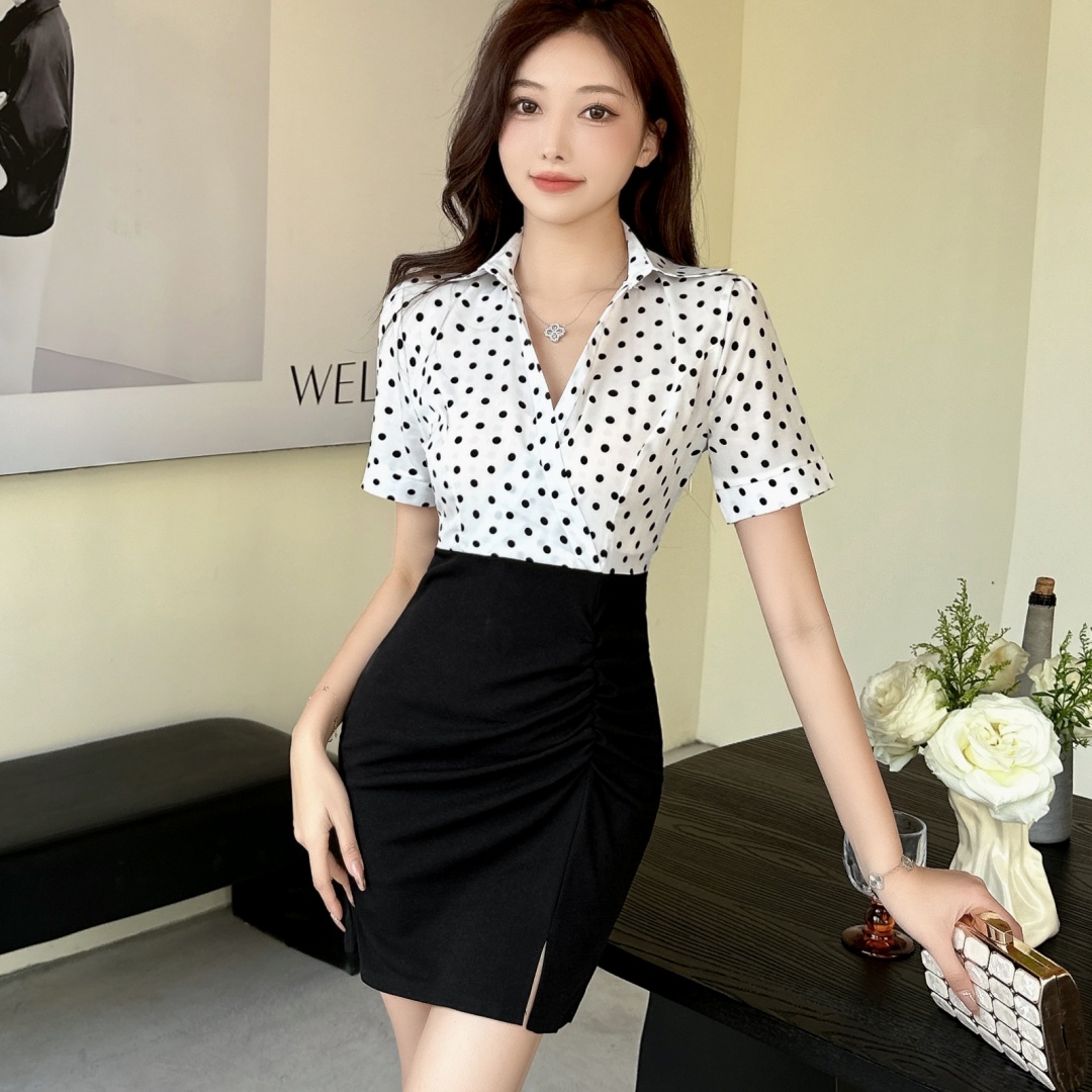 Real shot of sexy polka dot contrasting color short-sleeved work hip-pack dress