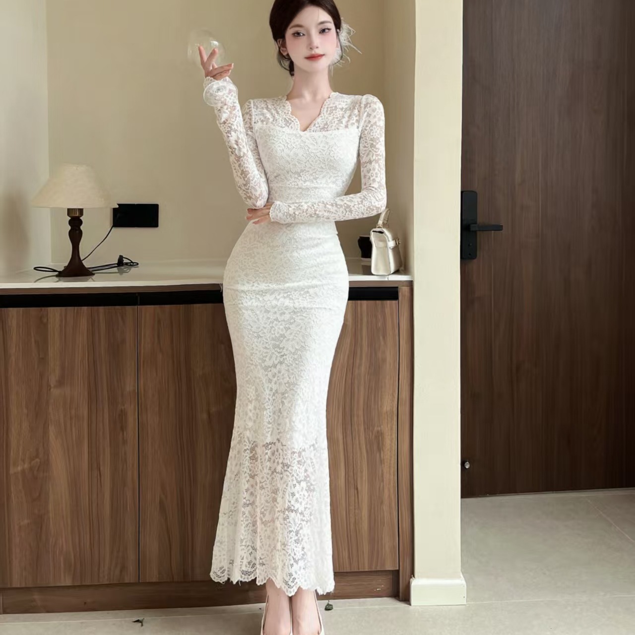 Real-life lace dress for women in autumn French style pure long skirt with hip wrap skirt slim fish tail skirt