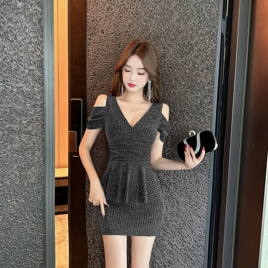Real shot of off-shoulder fake two-piece design and sexy French sexy temperament waist-hugging and slimming women's short skirt
