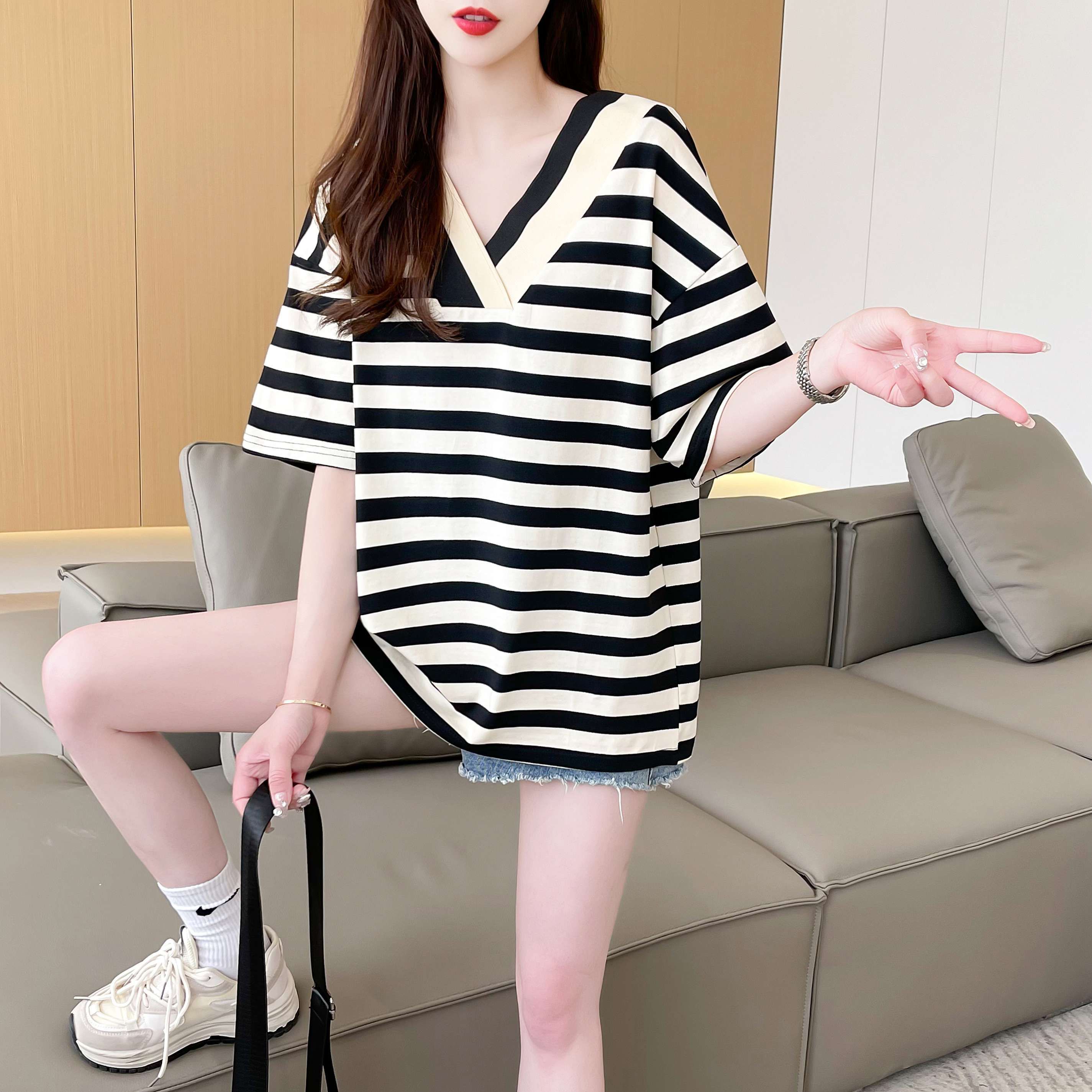 實拍2025夏季新款韓版洋氣V領條紋短袖T恤女潮